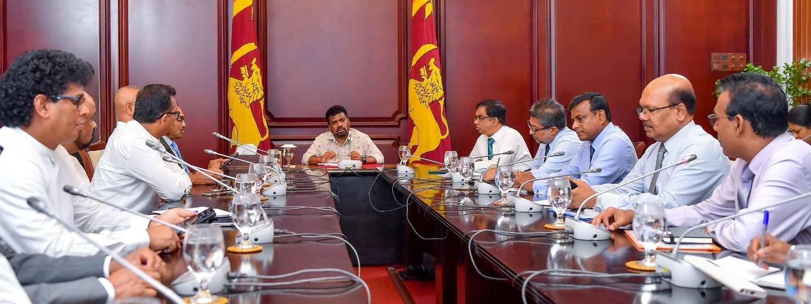 ඉන්ධන පිරිමැසීම පිළිබඳ ජනපතිගෙන් නිලධාරීන්ට උපදෙස්